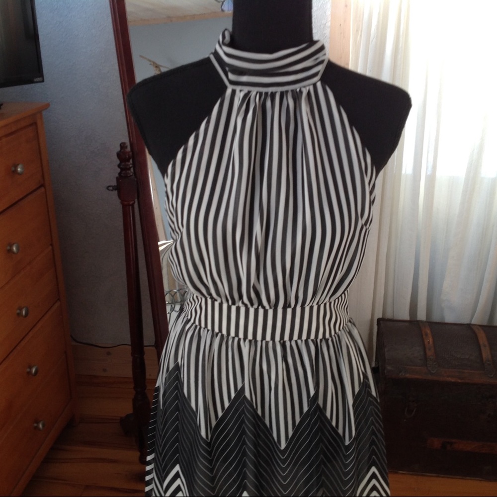 Dress - Picture 2 of 8